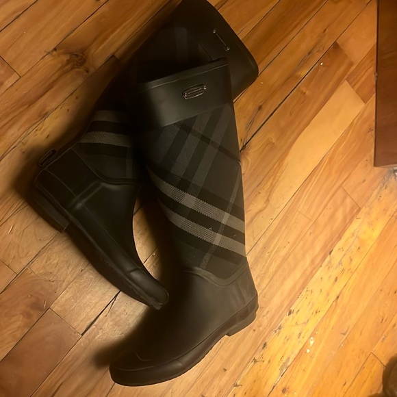 Burberry Rain Boots - Picture 4 of 9
